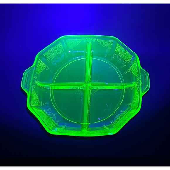 Uranium Glass Divided Serving Dish, VTG 30s UV Glow Princess Pattern 8.5 x 7.5 - Picture 1 of 6